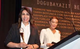 Başkan Acar’a “Yılın En İyi Hizmet  Veren Belediyesi” ödülü verildi