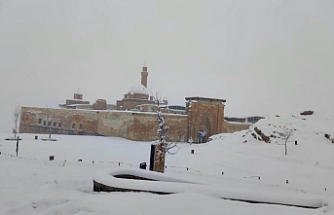 Tarihi İshak Paşa Sarayı'ndan kar manzaraları