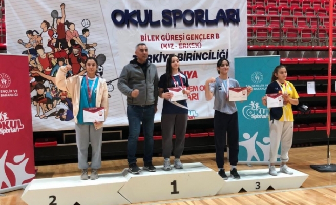 Bilek güreşi şampiyonasında Türkiye ikincisi oldu
