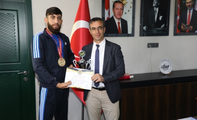 Ağrı GSİM Fedai DİN, Şampiyon Sporcuyu Tebrik Etti
